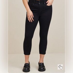 NWT Torrid Crop Jegging Skinny Super Soft High-Rise Jean - Size 14
